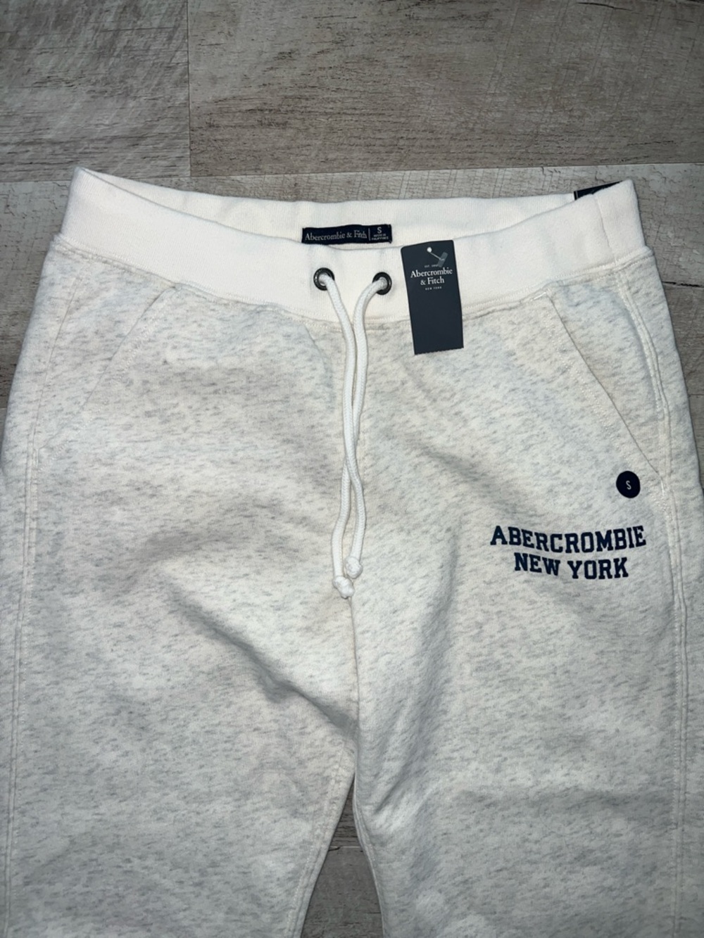 NEW Abercrombie & Fitch Cream Joggers with Logo - Picture 2 of 7